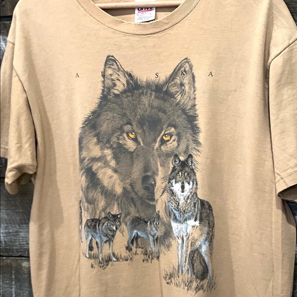 Vintage Wolf Tee - Picture 2 of 3